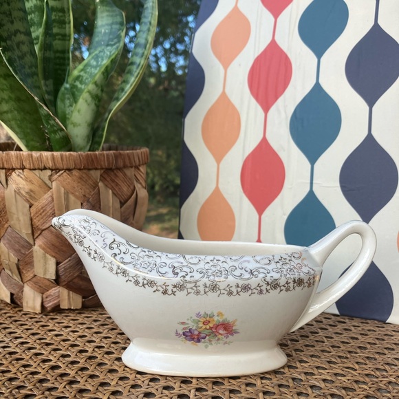 French Saxon China 22K Gold Lace Gravy Boat with Floral Bouquet - Picture 1 of 14